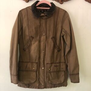 Barbour Tan Vintage Beadnell  Jacket with Durable Cotton and Adjustable Cuffs